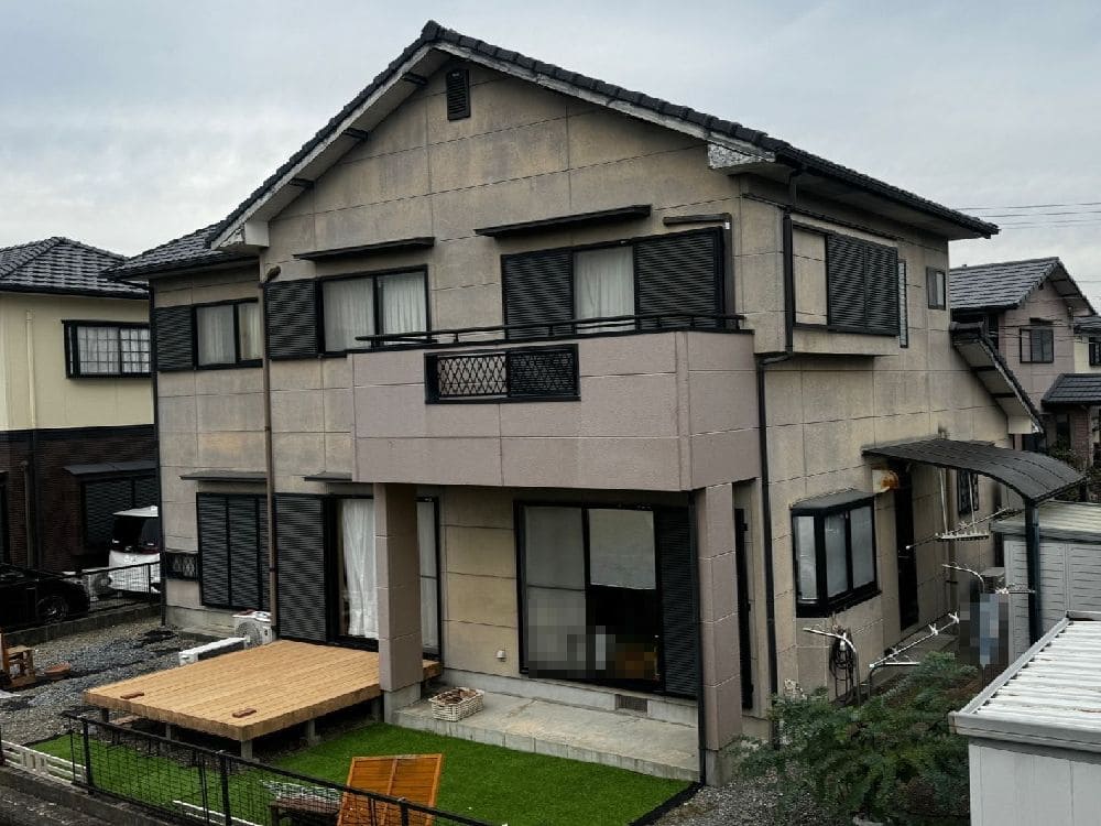 I様(四日市)施工前_外壁全体 (2) 四日市市の外壁塗装、防水工事をリペイント匠が施工した写真