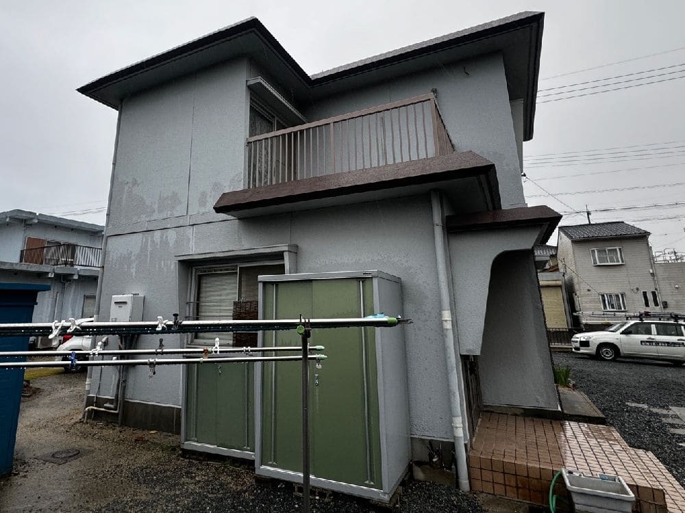 I様(四日市)施工前_外壁全体 (5) 四日市市の外壁塗装、防水工事をリペイント匠が施工した写真