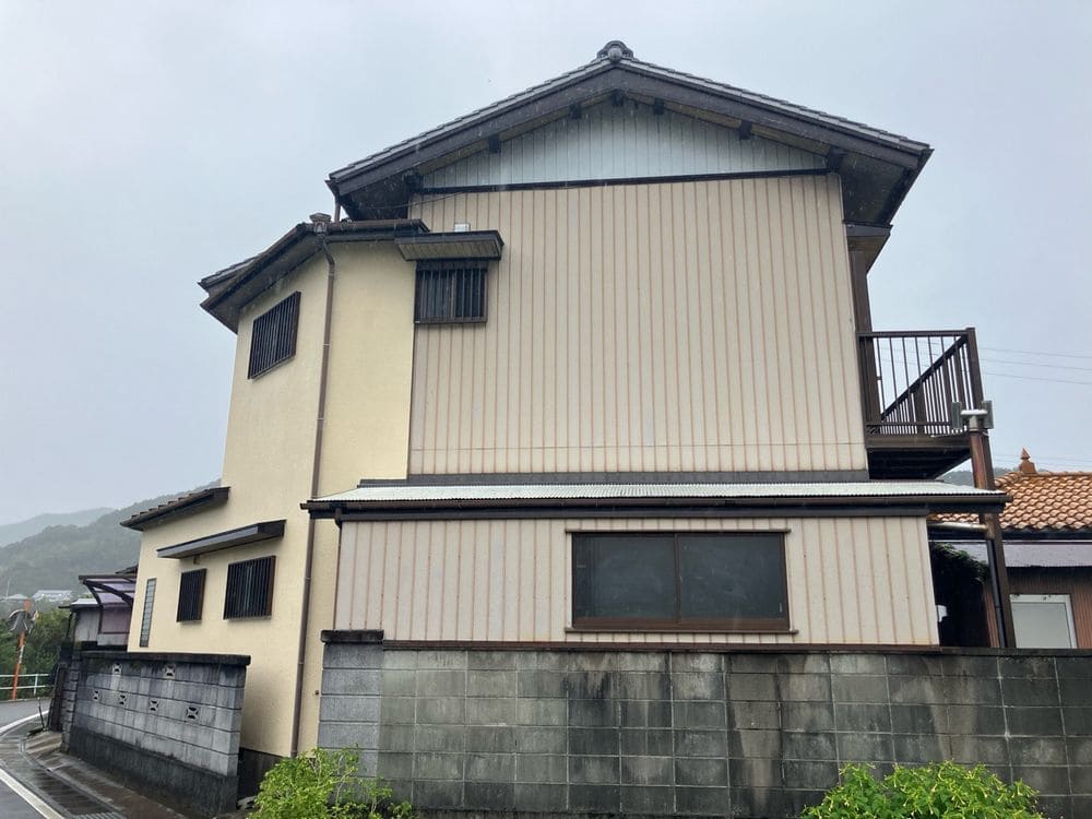 施工前_外壁全体 北牟婁郡で外壁塗装をリペイント匠が施工した写真