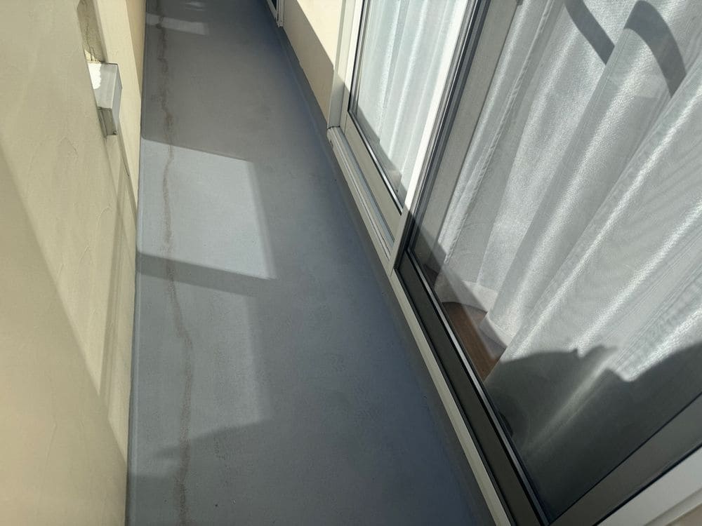M様(三重郡朝日町)施工前_防水 ■三重郡朝日町の防水工事をした例 三重郡朝日町の防水工事をリペイント匠が施工した写真