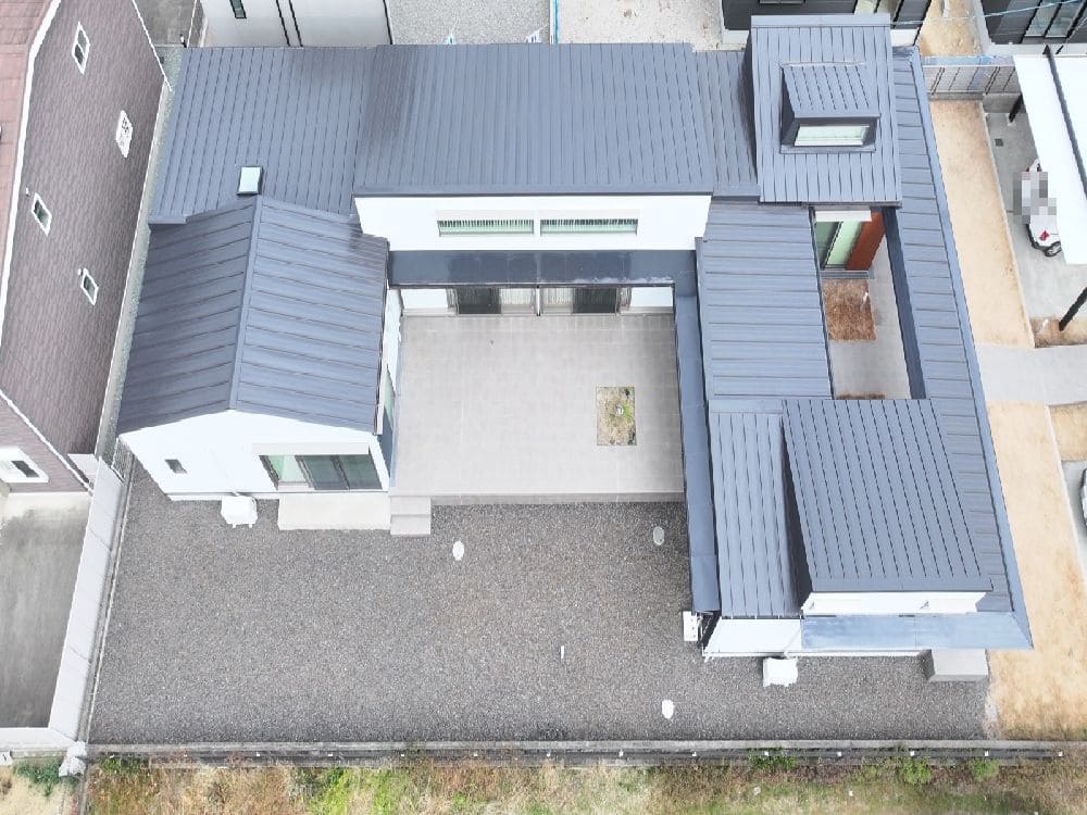 W様(津)施工後_屋根全体 津市で外壁塗装、屋根塗装をリペイント匠が施工した写真