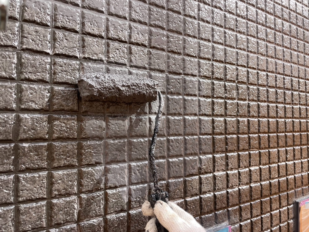 K様(津)外壁(中塗り1) (5) 津市で外壁塗装、屋根塗装をリペイント匠が施工した写真
