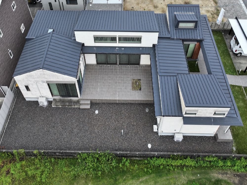 W様(津)_施工前_屋根全体 津市で外壁塗装、屋根塗装をリペイント匠が施工した写真