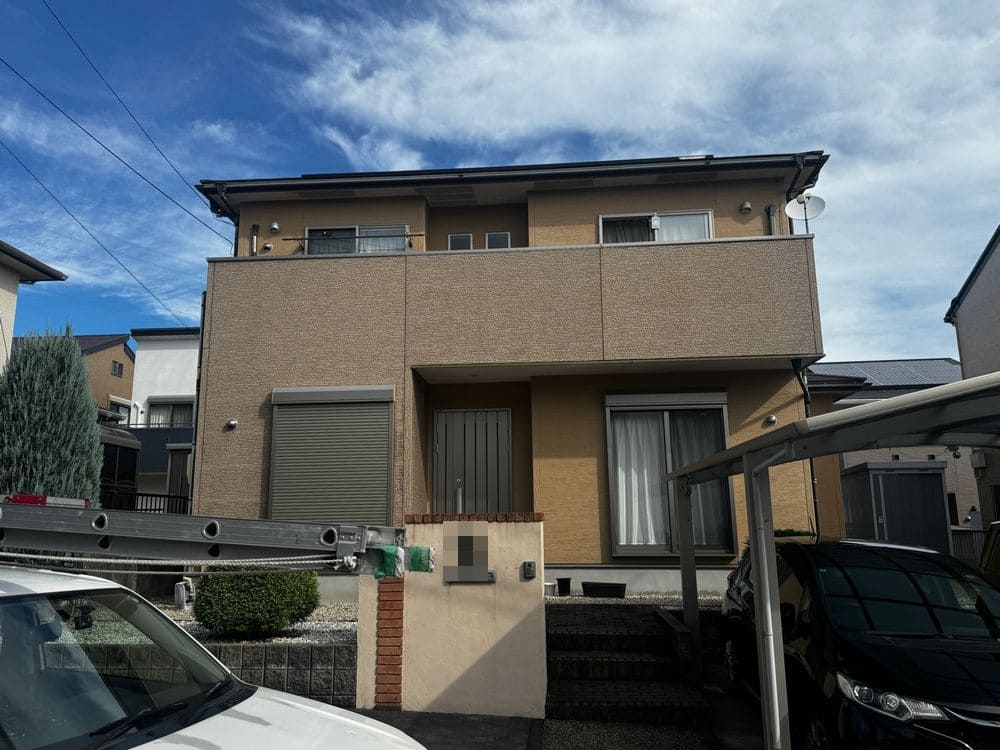 O様(桑名市陽だまりの丘) (1) いなべ市の外壁塗装、屋根塗装、防水工事をリペイント匠が施工した写真