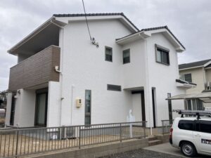 鈴鹿市｜ホワイトで新築の輝き復活｜長期保証が決め手、家族全員が大満足